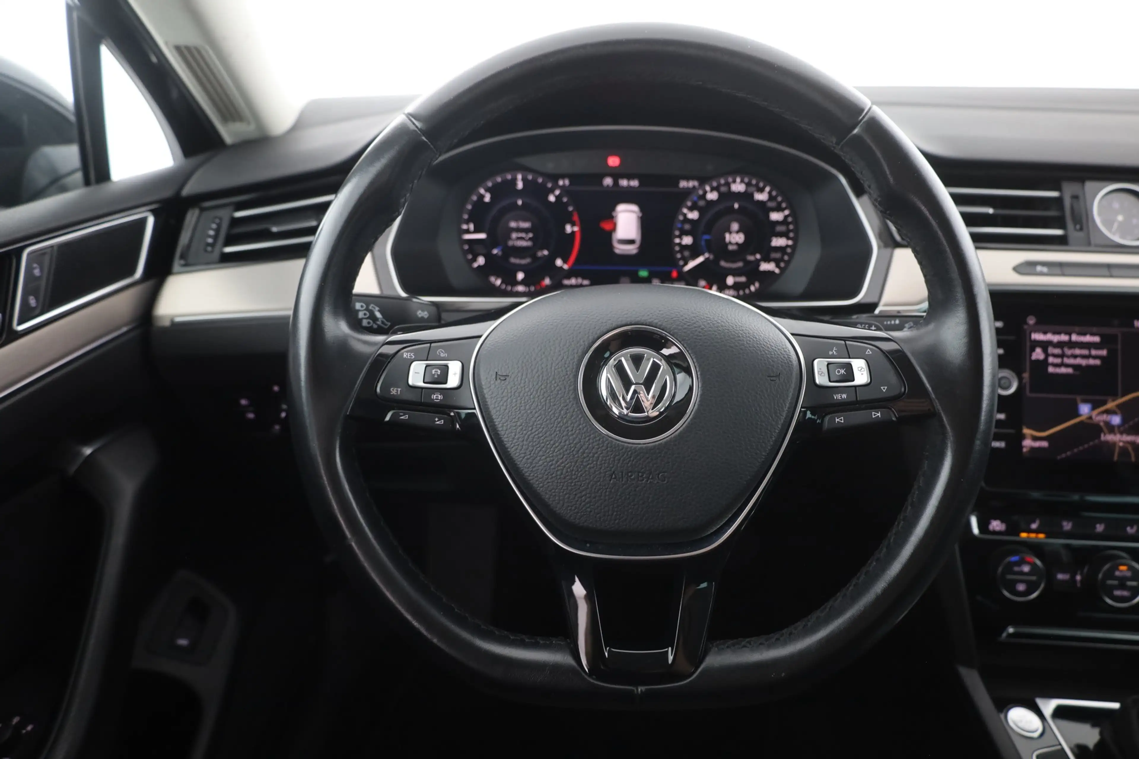 Volkswagen Passat Variant 2.0 TDI DSG LED Virtual Cockpit — photo 14