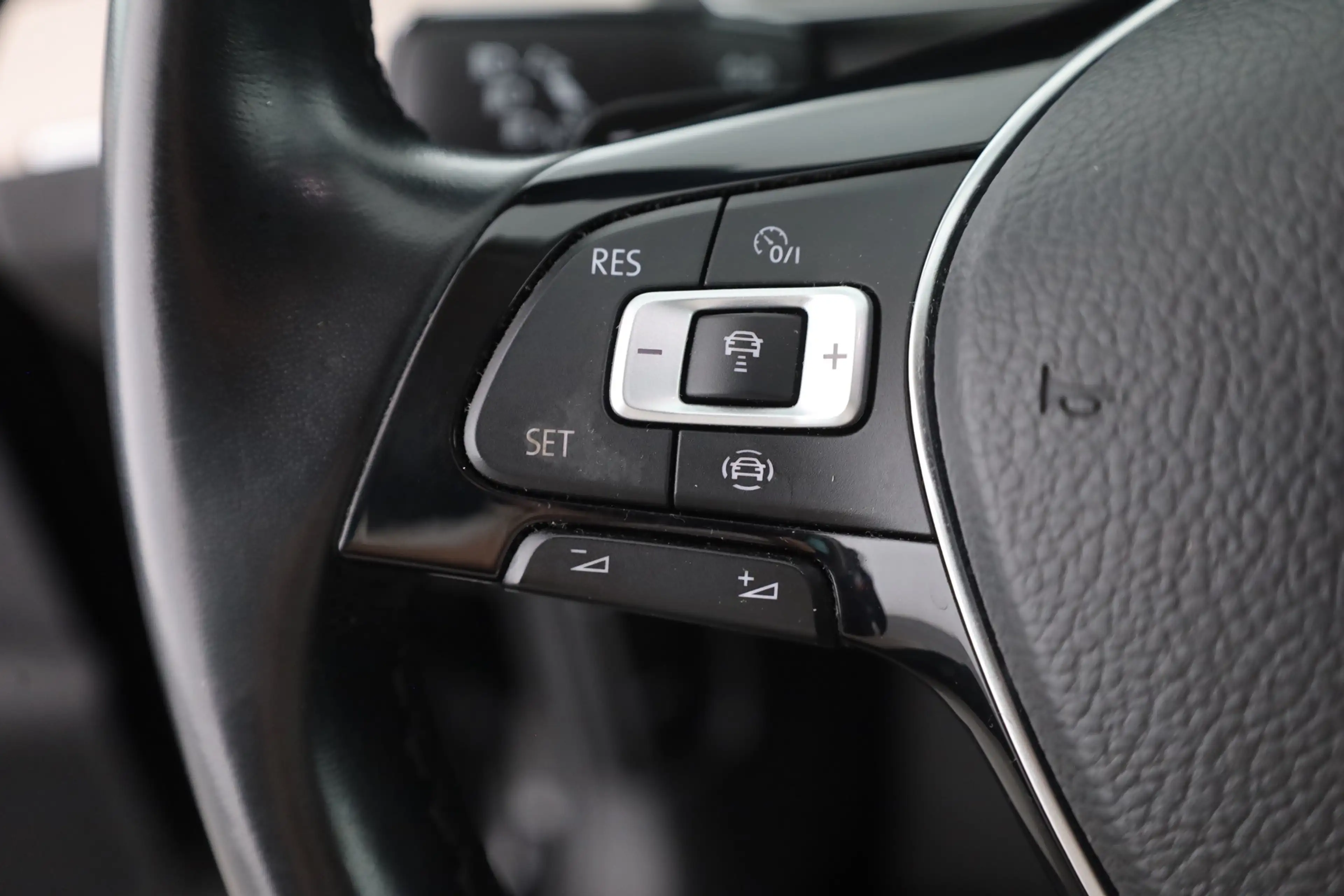 Volkswagen Passat Variant 2.0 TDI DSG LED Virtual Cockpit — photo 15