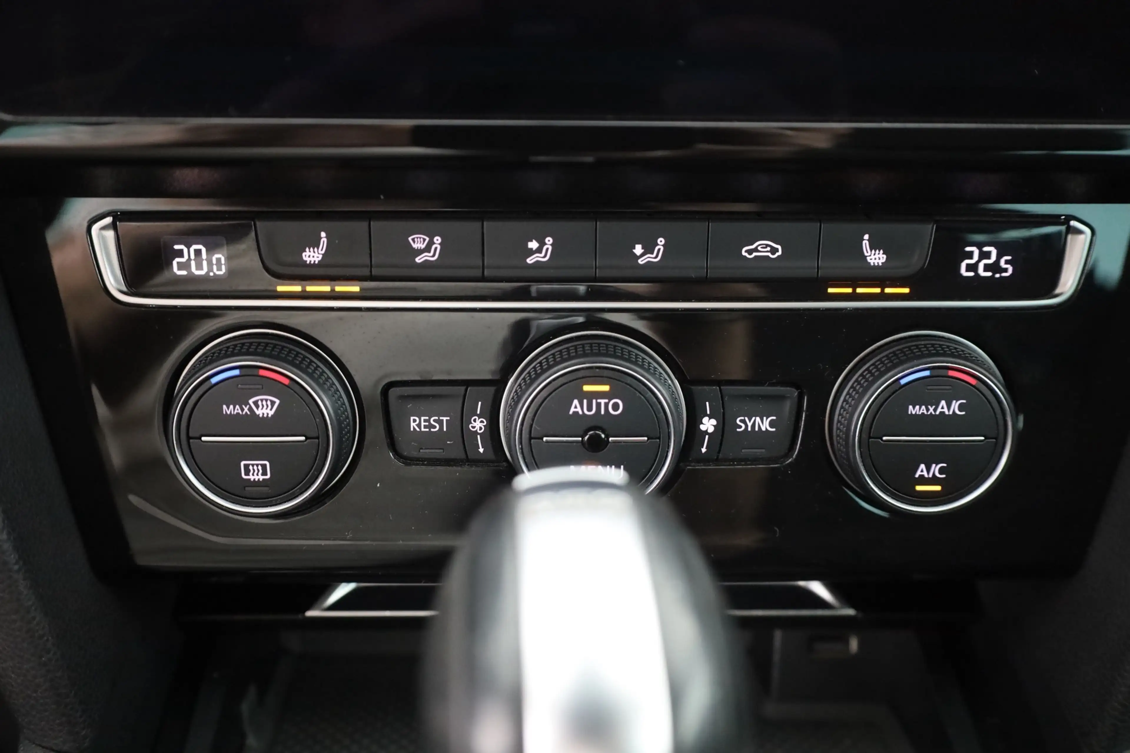 Volkswagen Passat Variant 2.0 TDI DSG LED Virtual Cockpit — photo 12
