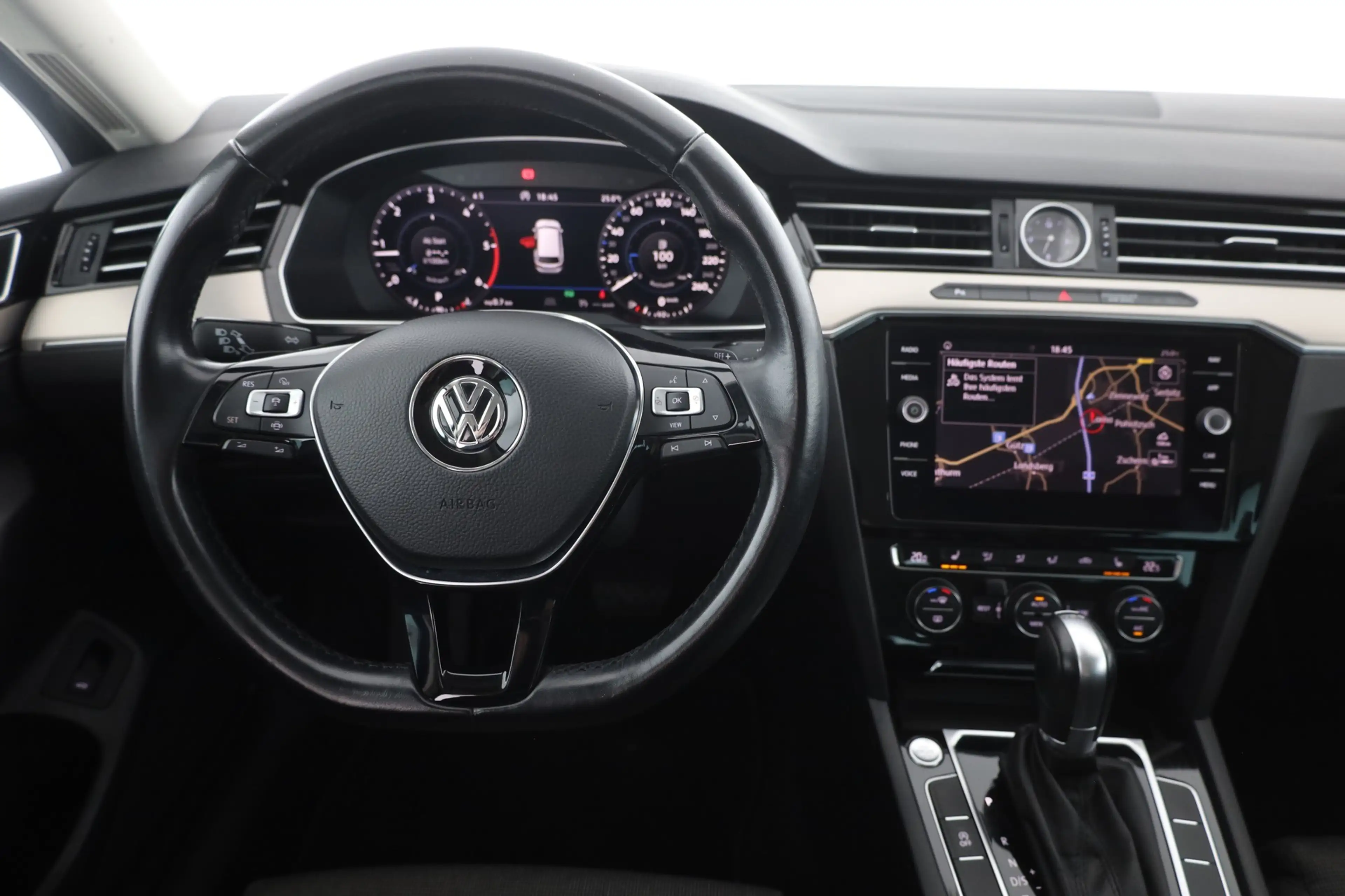 Volkswagen Passat Variant 2.0 TDI DSG LED Virtual Cockpit — photo 10