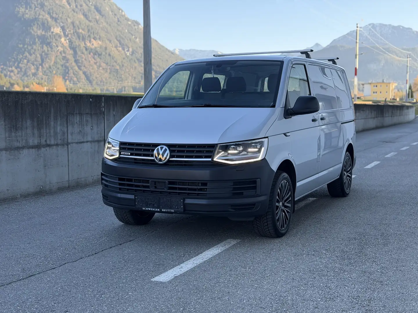 Volkswagen T6 Transporter 4Motion + ACC+ AHK + LED + KAMERA + STHZG + SHZ Silber - 1