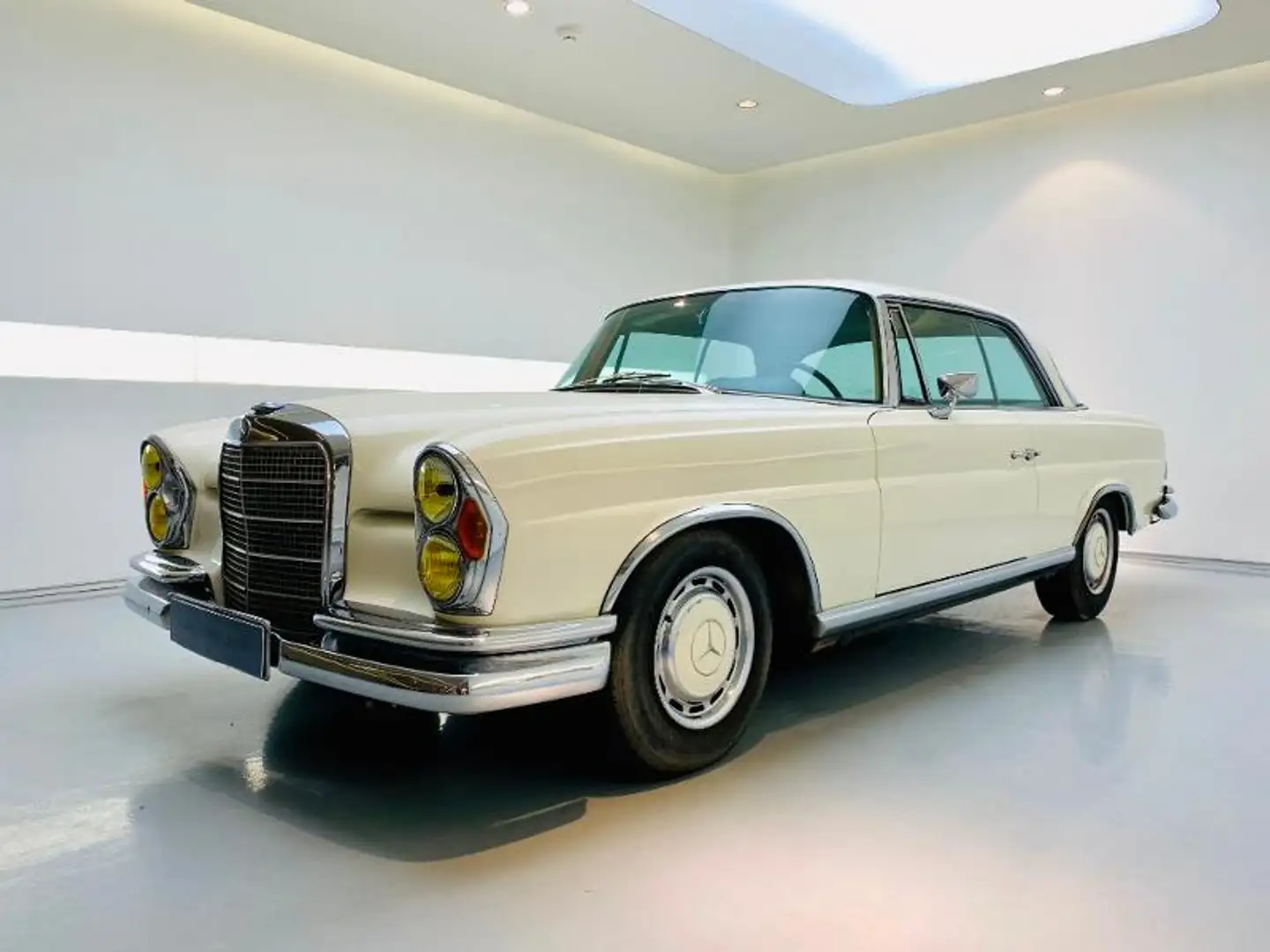 Mercedes-Benz 280 SE Coupe Blanc - 1