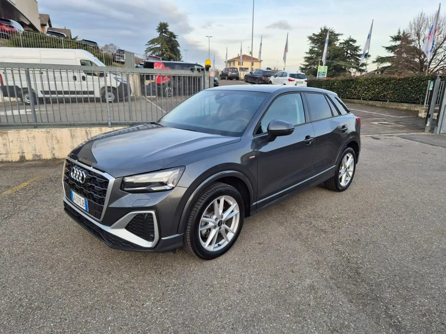 Audi Q2 35 TDI S tronic S line Edition Gris - 2