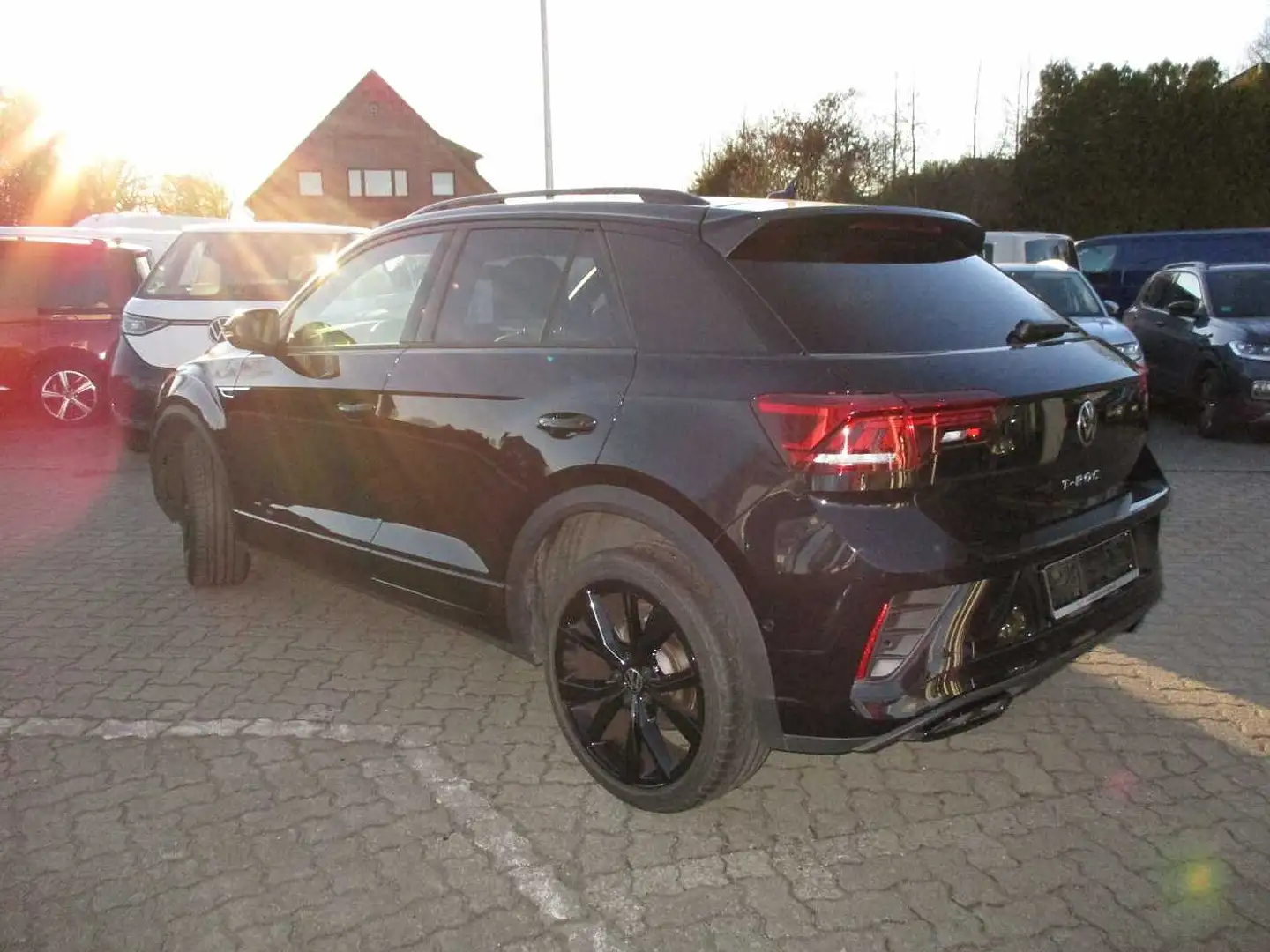 Volkswagen T-Roc 2.0 TDI DSG R-Line Zwart - 2