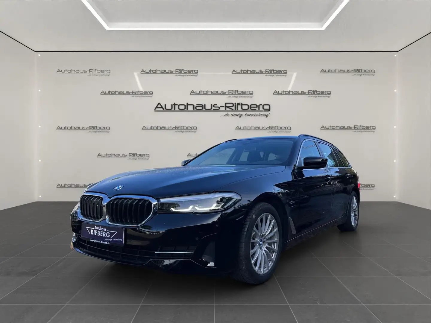 BMW 530 e xDrive TOURING/AHK/HUD/KAMERA/LIVE COCKPIT Schwarz - 1