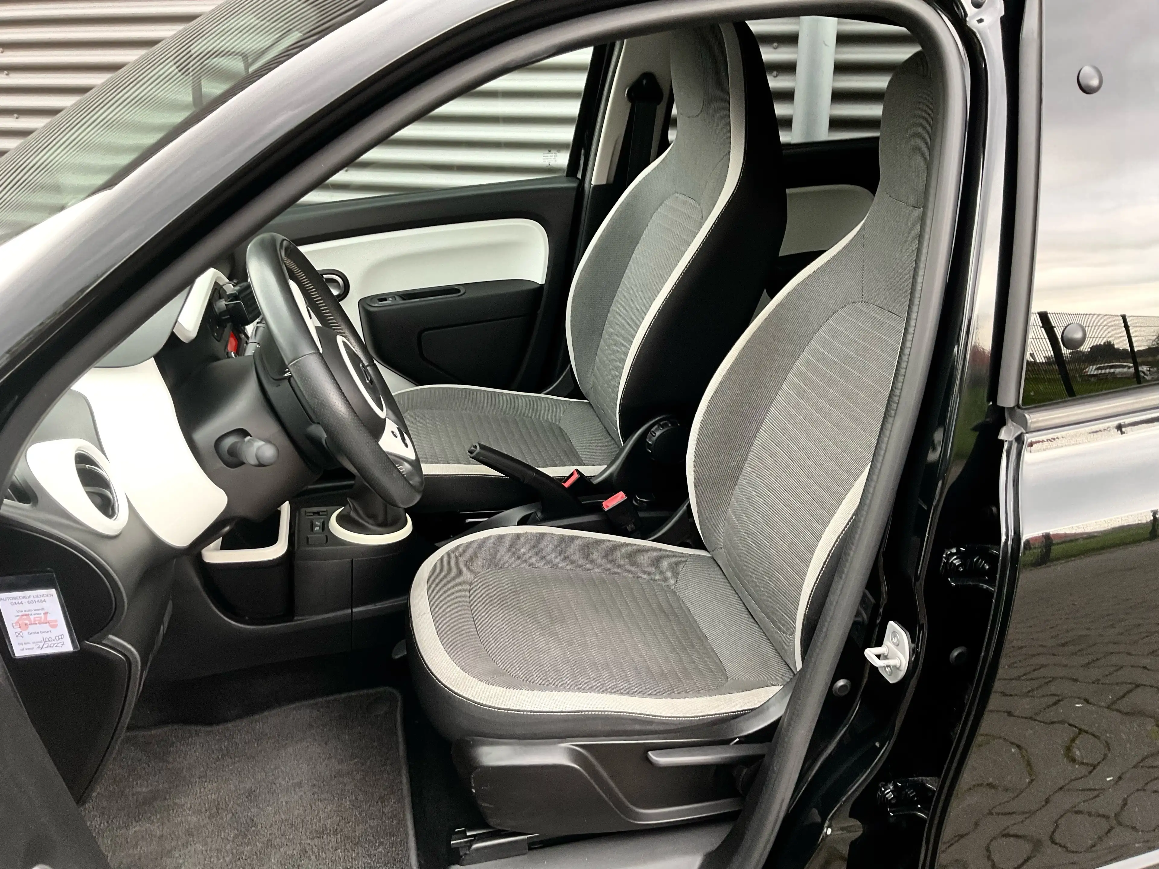 Renault Twingo SCe 70 Limited 5 — photo 9