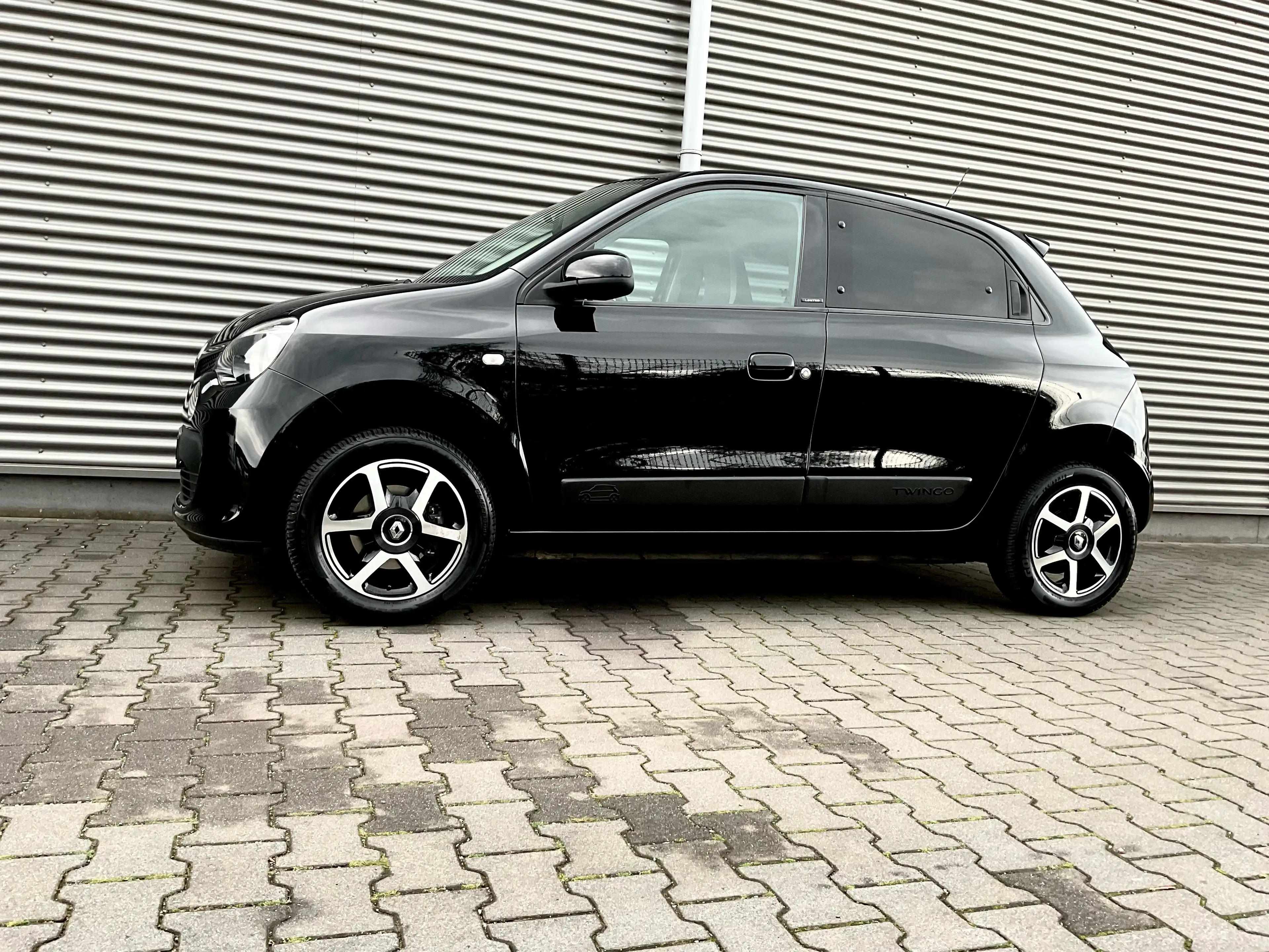 Renault Twingo SCe 70 Limited 5 — photo 2