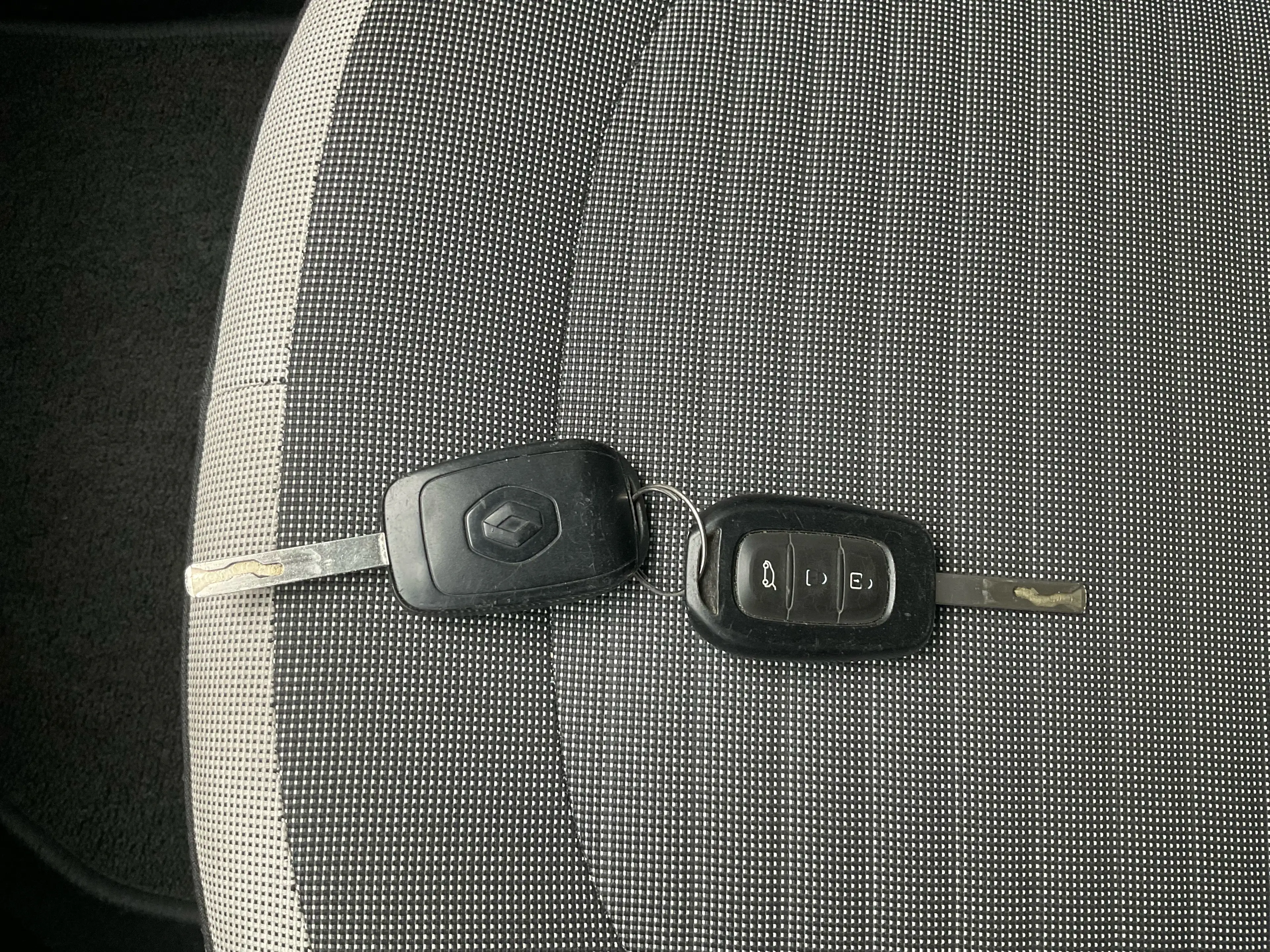 Renault Twingo SCe 70 Limited 5 — photo 14