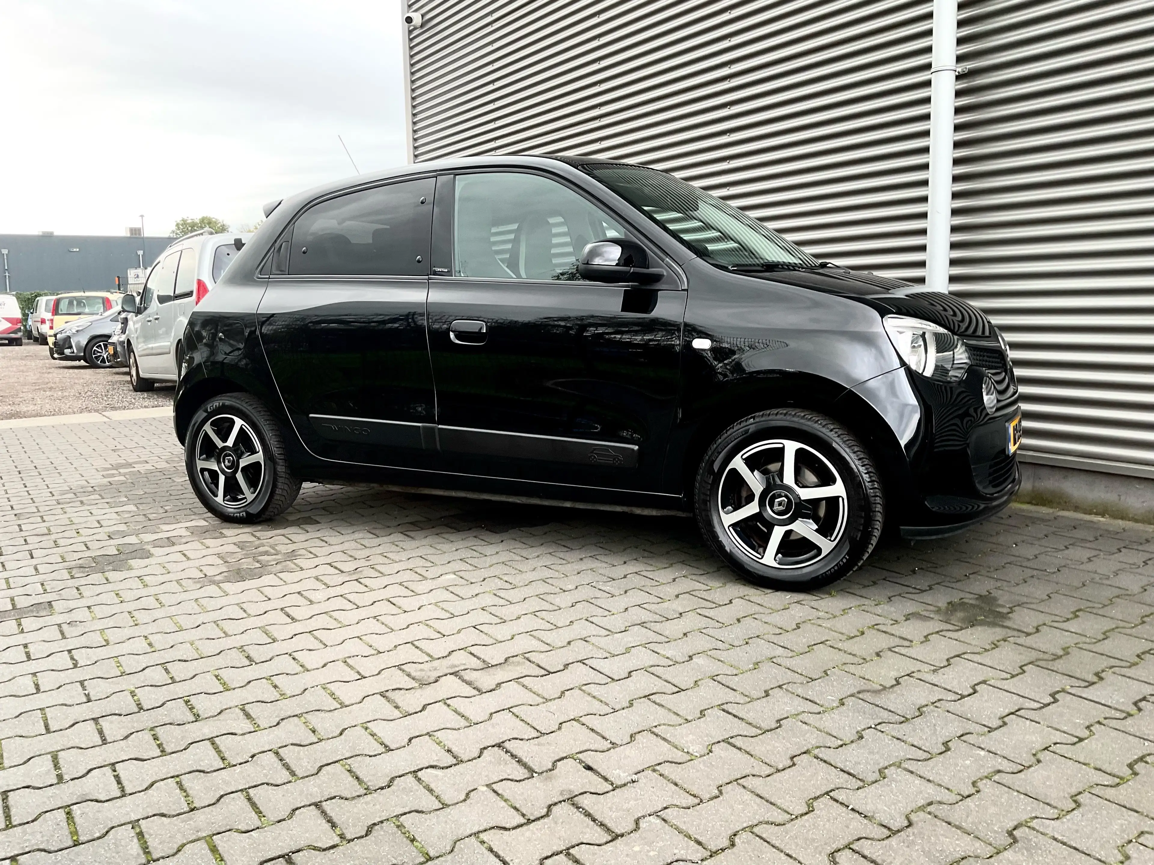 Renault Twingo SCe 70 Limited 5 — photo 4