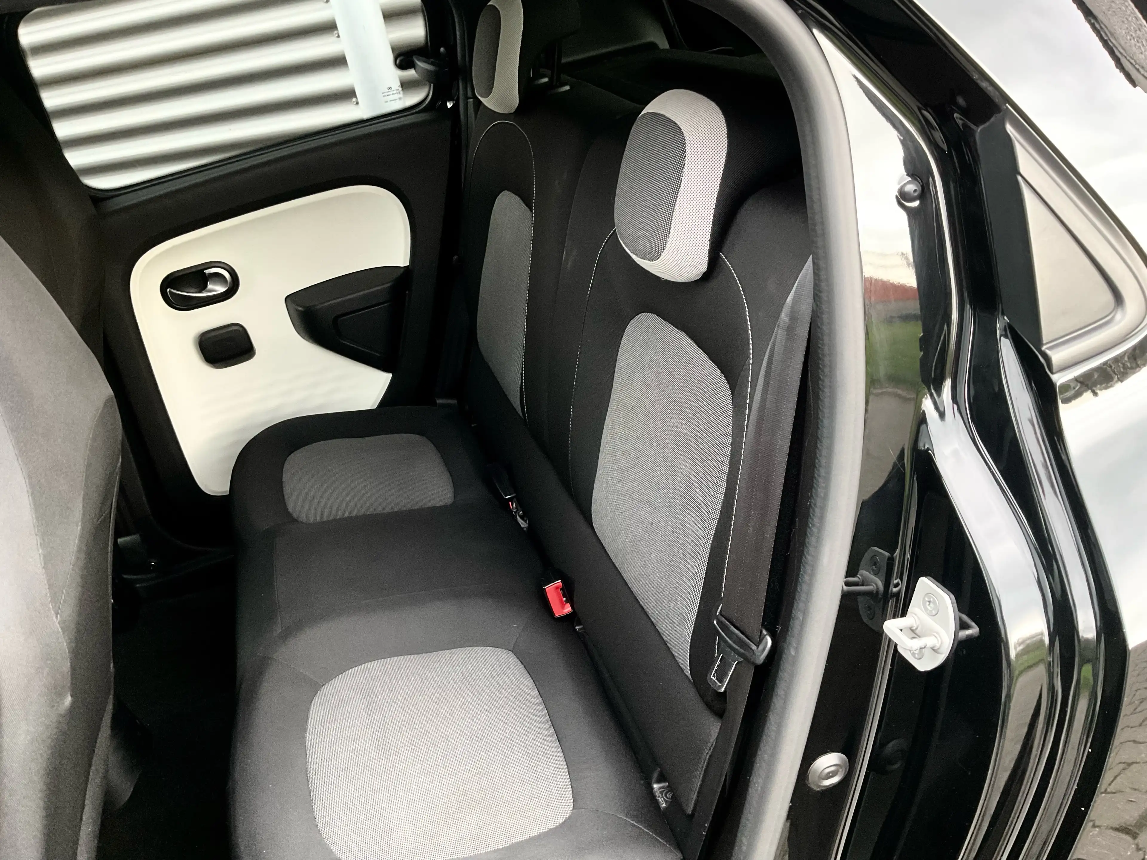 Renault Twingo SCe 70 Limited 5 — photo 10