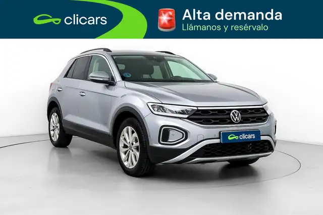 Volkswagen T-Roc view 3