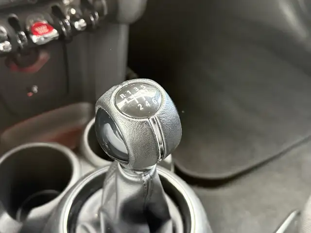 Mini Hatch view 24