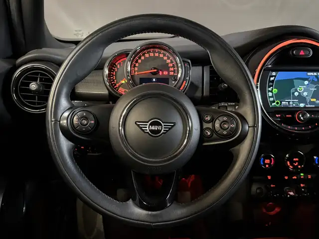Mini Hatch view 10
