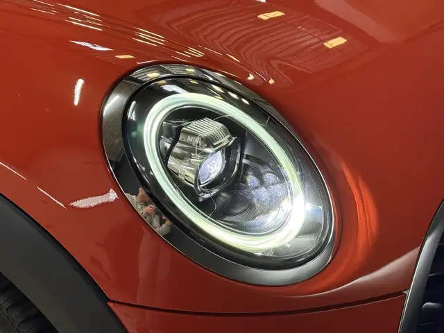 Mini Hatch view 30