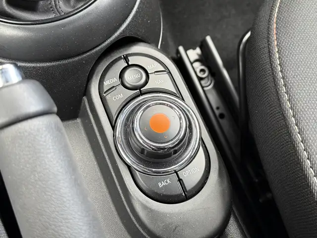Mini Hatch view 23