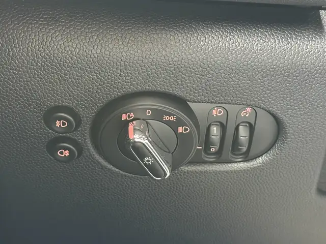 Mini Hatch view 16
