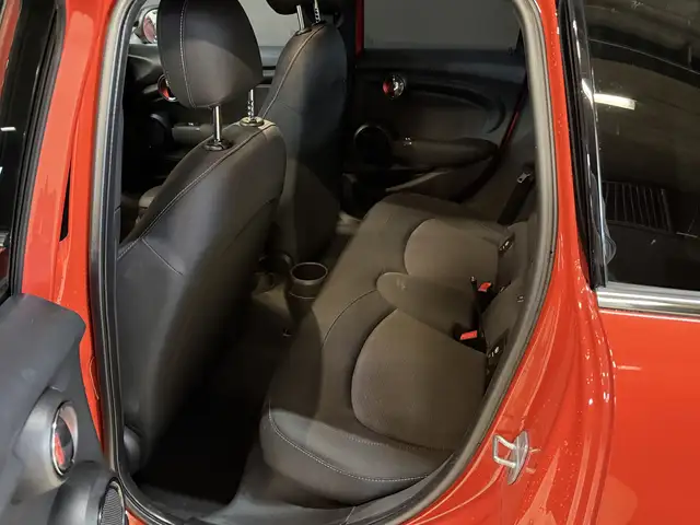 Mini Hatch view 7