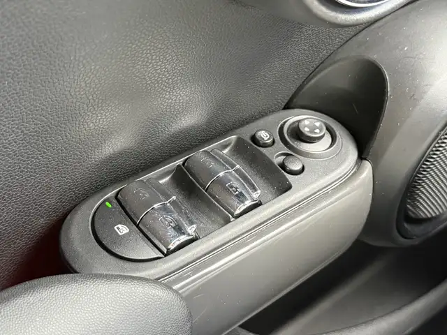 Mini Hatch view 14