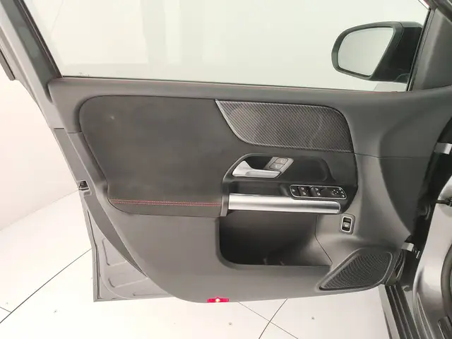 Mercedes-Benz B-Class view 13