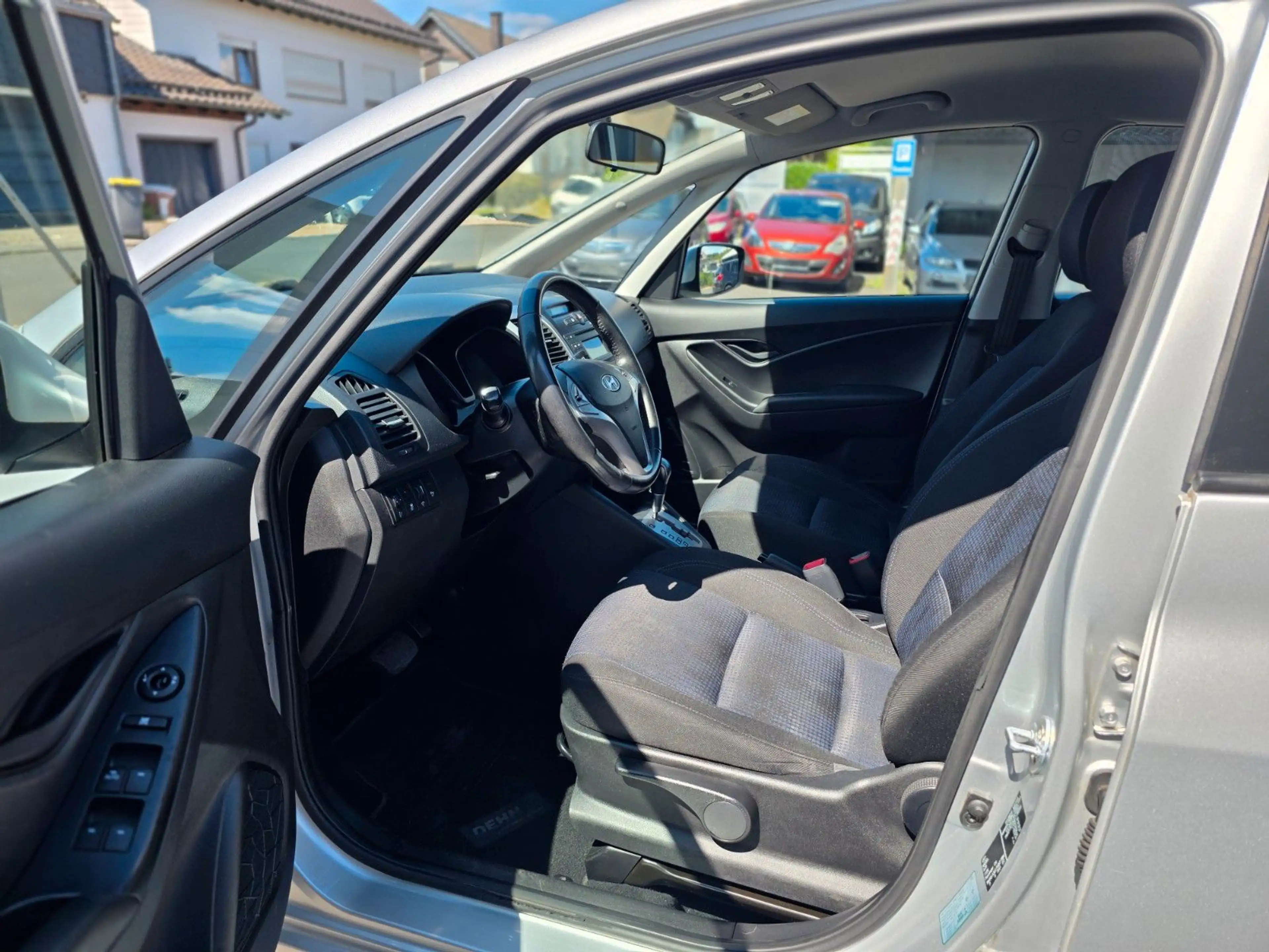 Hyundai iX20 1.6 Automatik Sitzheizung Klima Scheckheft — photo 9