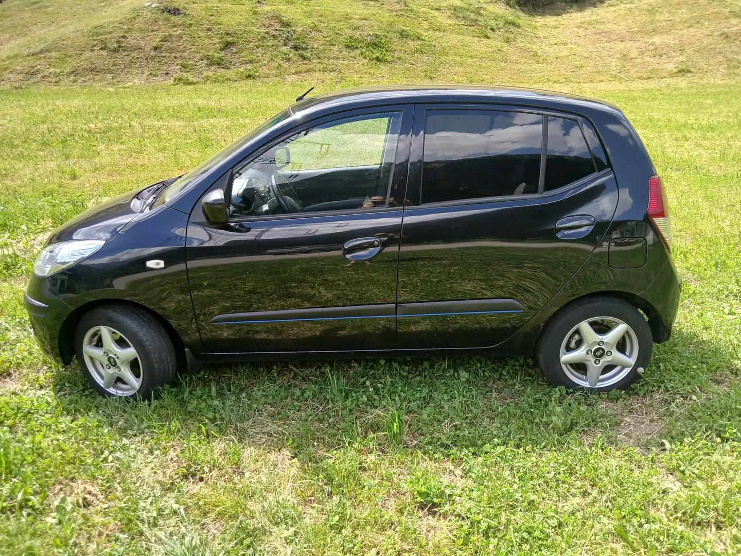 Hyundai i10 i10 1,1 CRDi Cool Cool Schwarz - 2