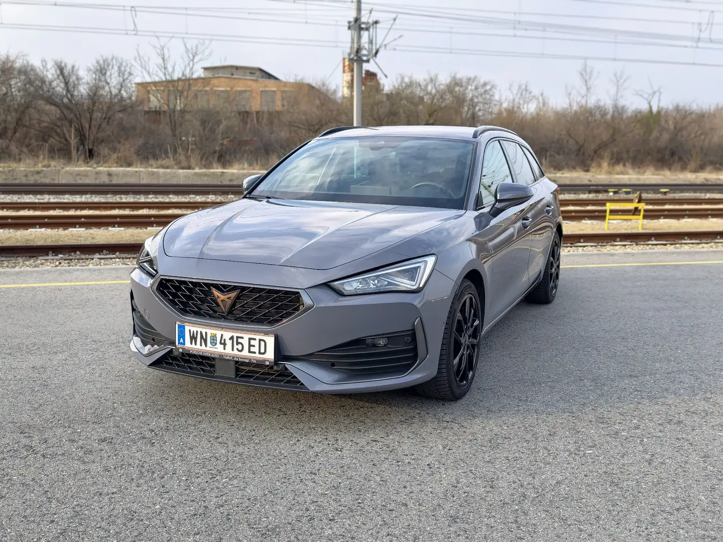 CUPRA Leon SP Kombi Alpha 2.0 TDI DSG 150 Grau - 2