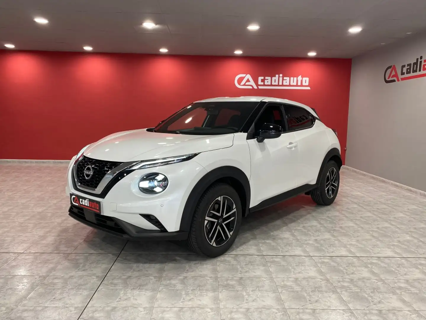 Nissan Juke 1.0 DIG-T Acenta 4x2 114 Weiß - 1
