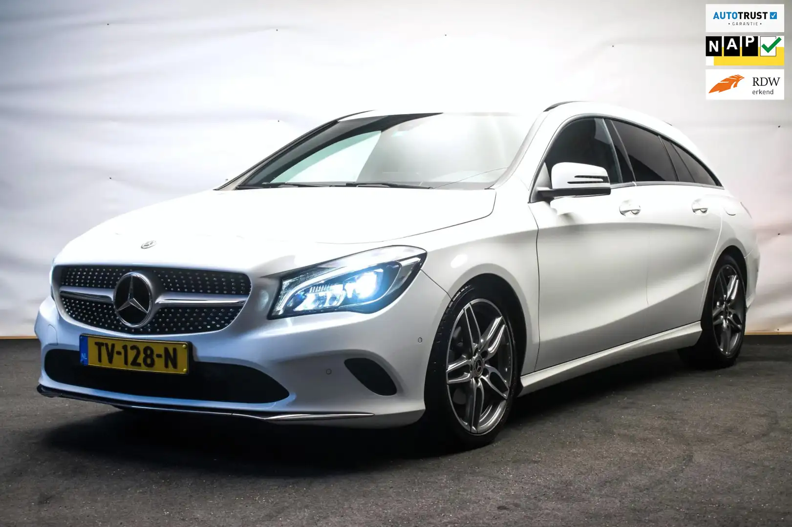 Mercedes-Benz CLA 180 Shooting Brake D AMG Line Upgrade Edition Automaat Wit - 1