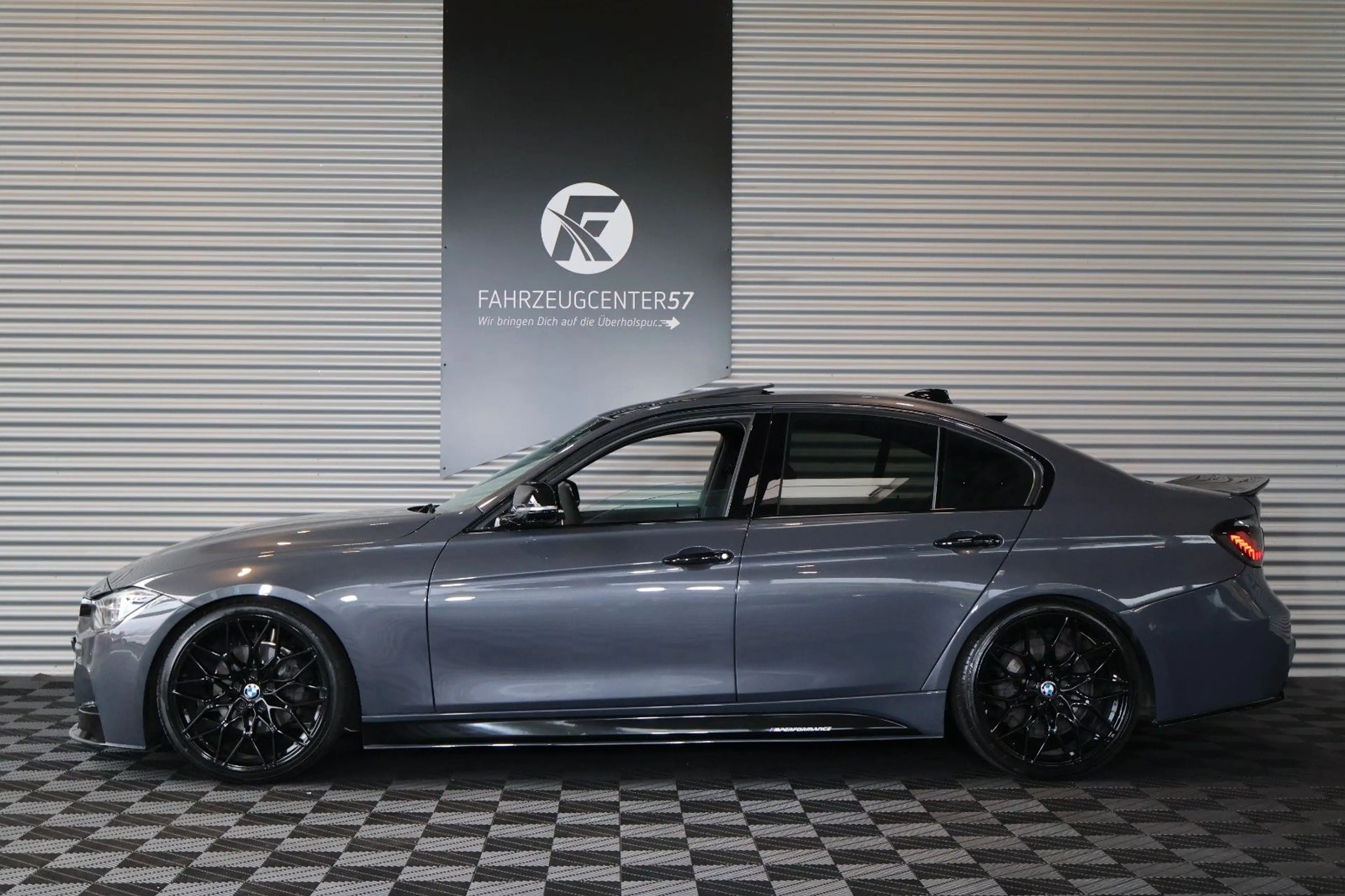 BMW 330 i M-PERFORMANCE/OLED/KAMERA/CARPLAY/HIFI — photo 3