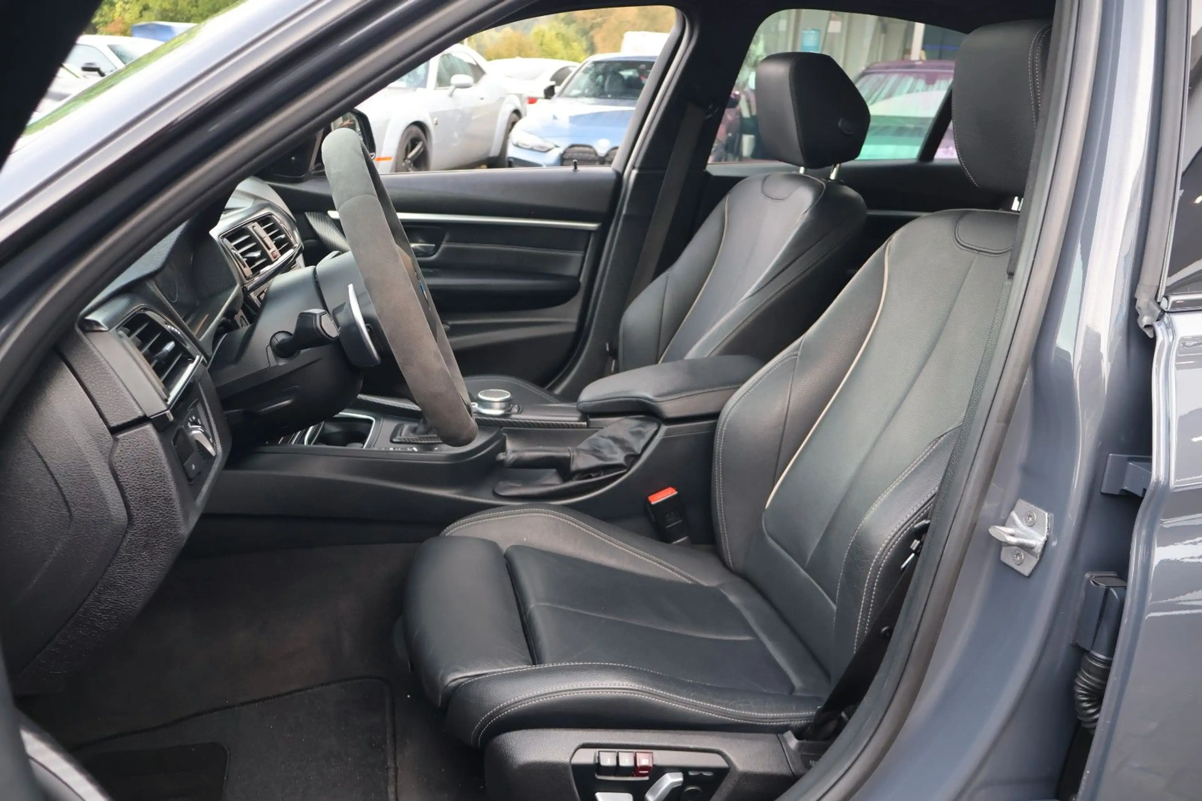 BMW 330 i M-PERFORMANCE/OLED/KAMERA/CARPLAY/HIFI — photo 12