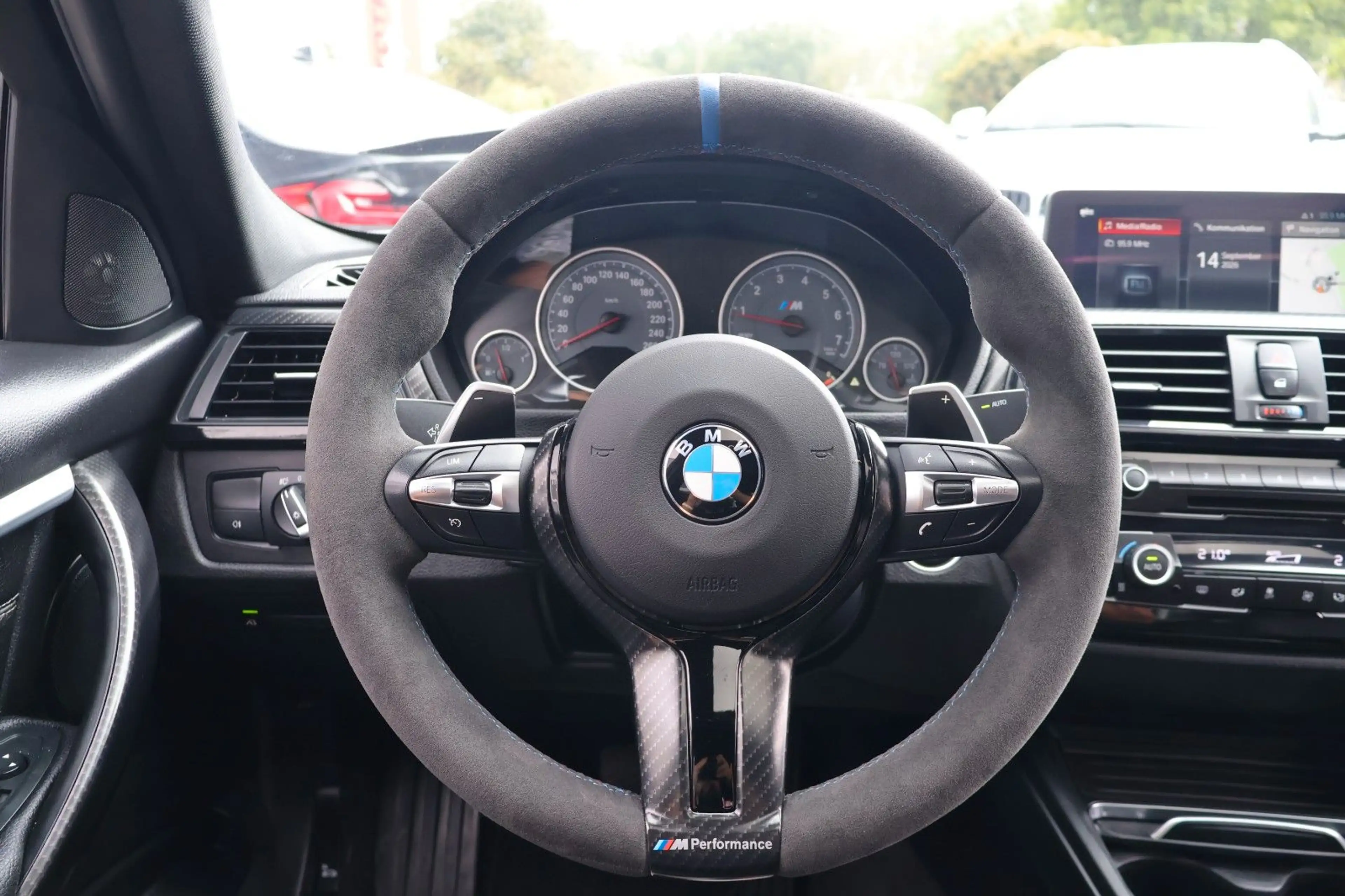 BMW 330 i M-PERFORMANCE/OLED/KAMERA/CARPLAY/HIFI — photo 15