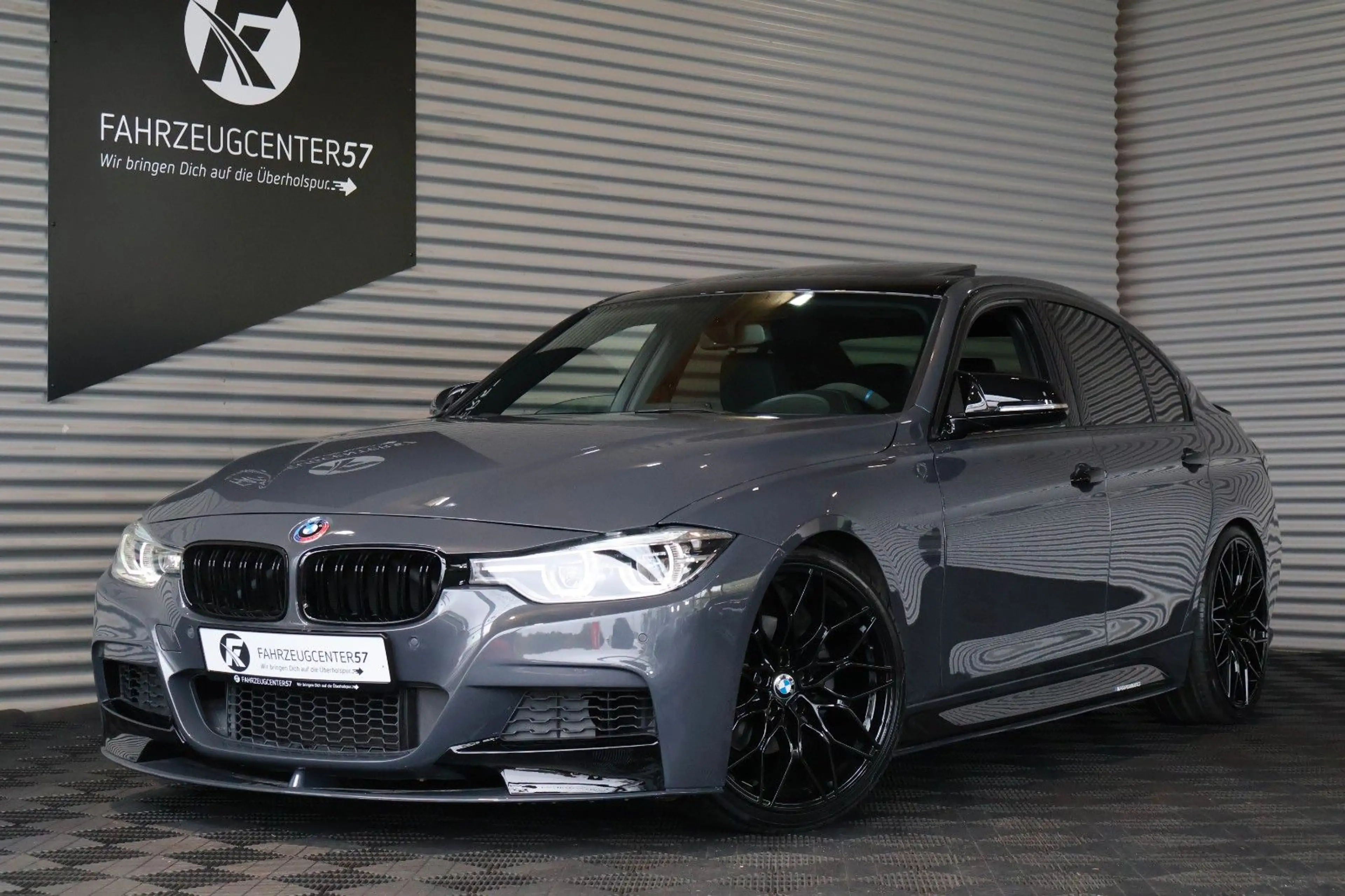 BMW 330 i M-PERFORMANCE/OLED/KAMERA/CARPLAY/HIFI