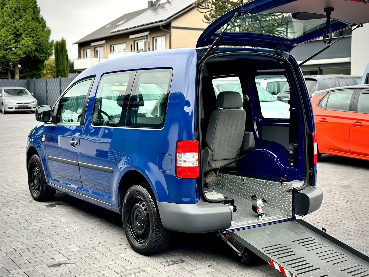 Volkswagen Caddy 'Behindertengerecht-Rampe'5-Sitzer' Blau - 1