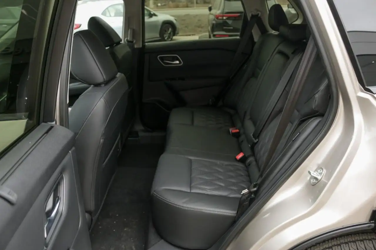 Nissan Rogue fotografie Nissan Rogue