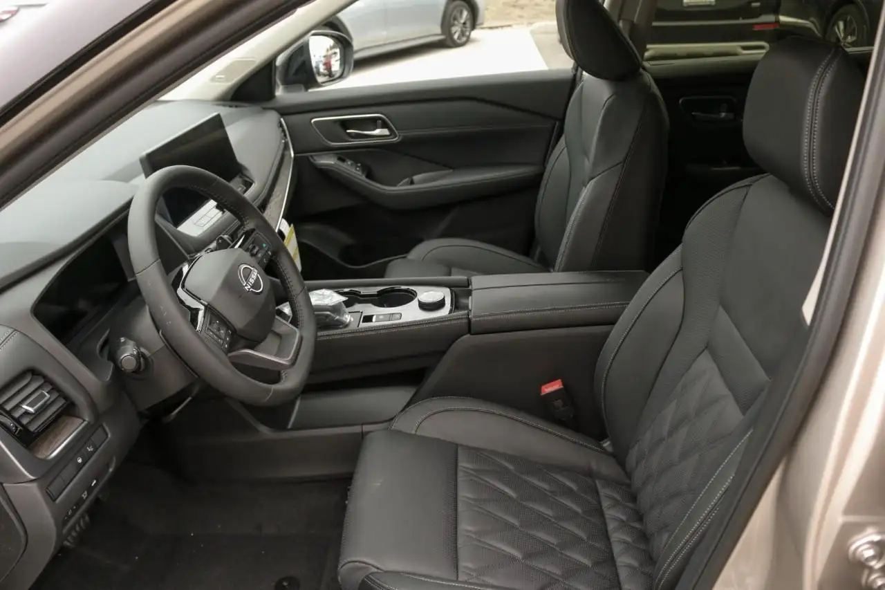Nissan Rogue fotografie Nissan Rogue