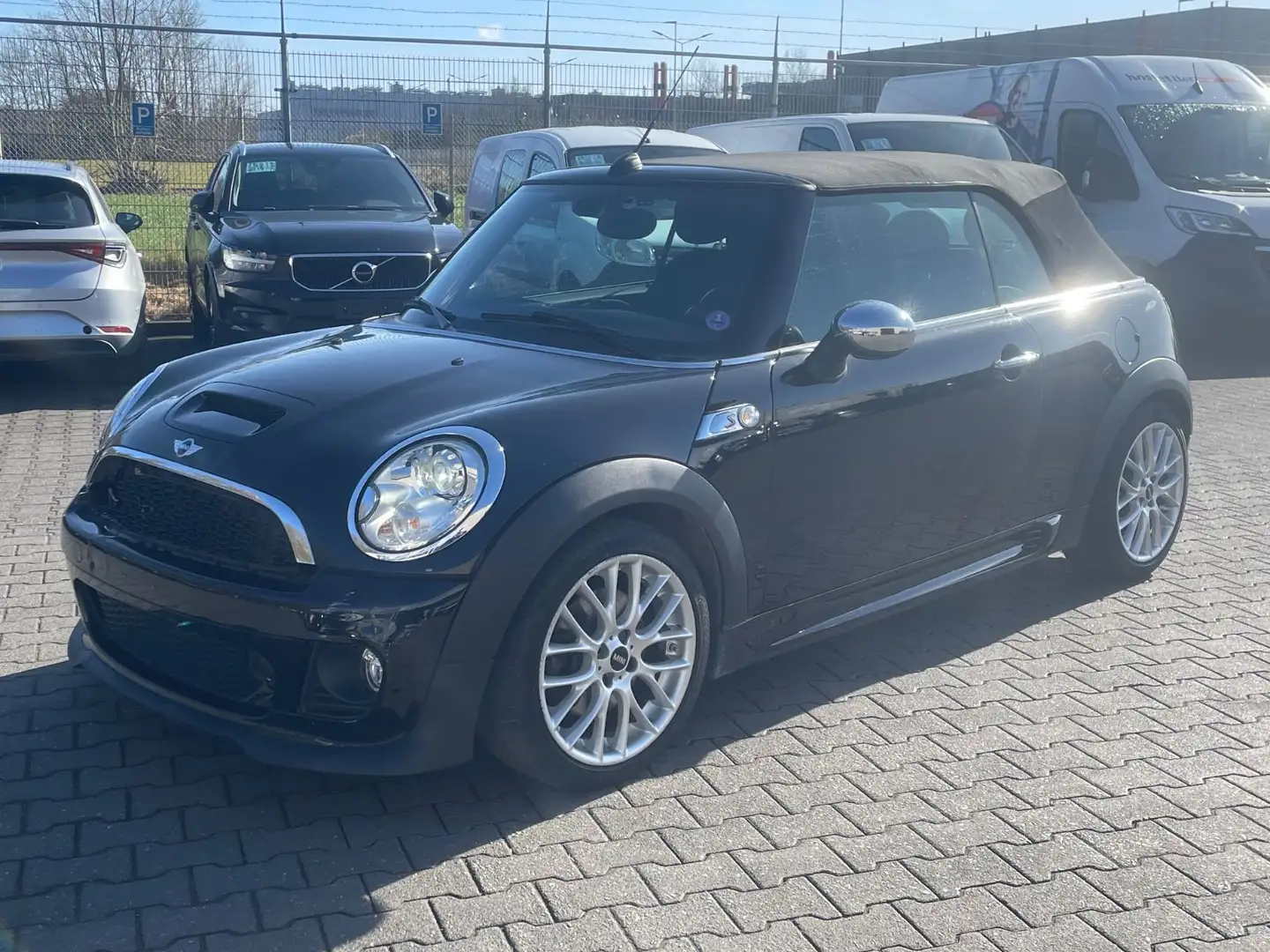 MINI Cooper S Cabrio John Cooper Works/ Navi/ SHZ/ AT Schwarz - 1