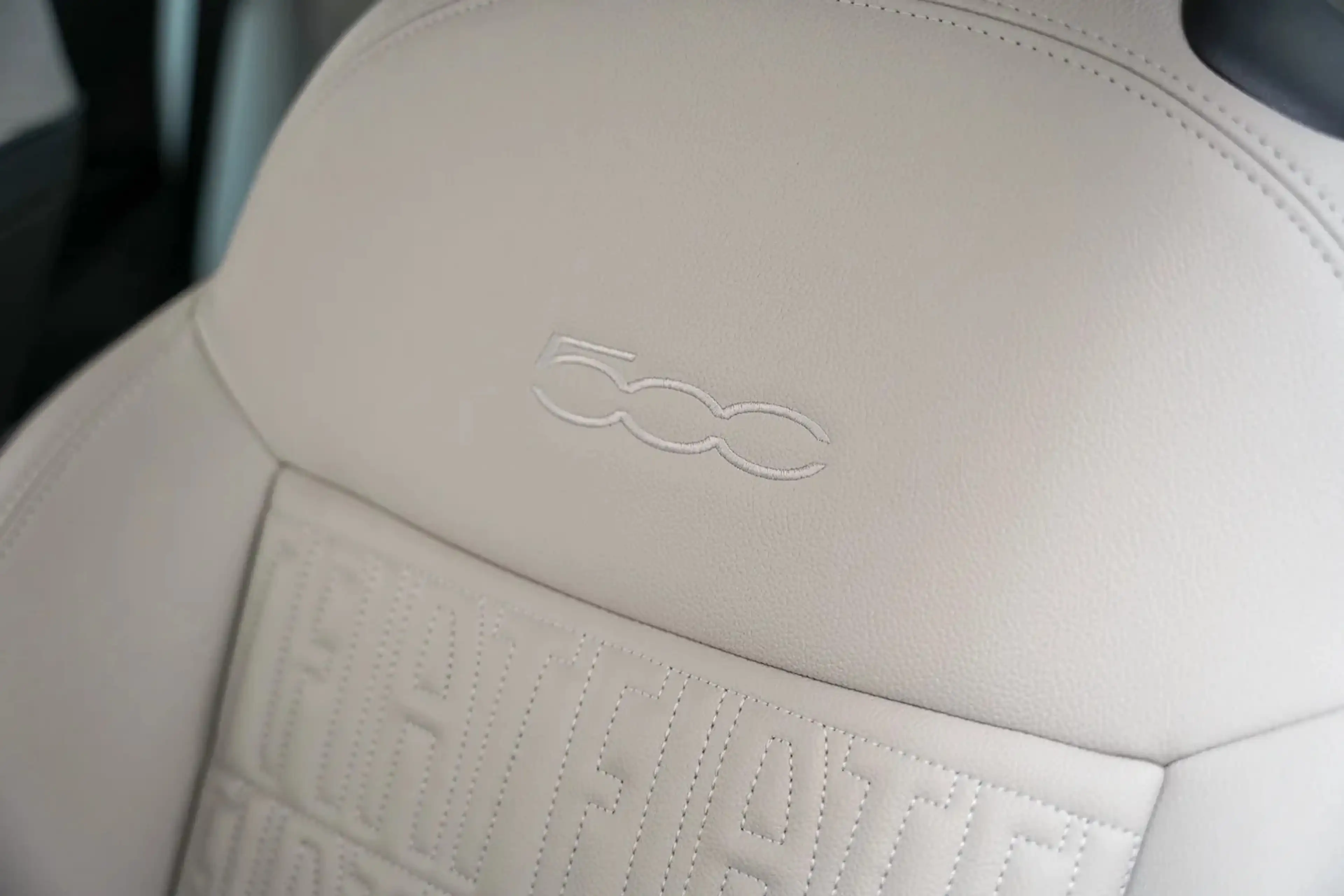 Fiat 500e CABRIO La Prima By Bocelli 42 kWh [ Adapt.cruise J — photo 11