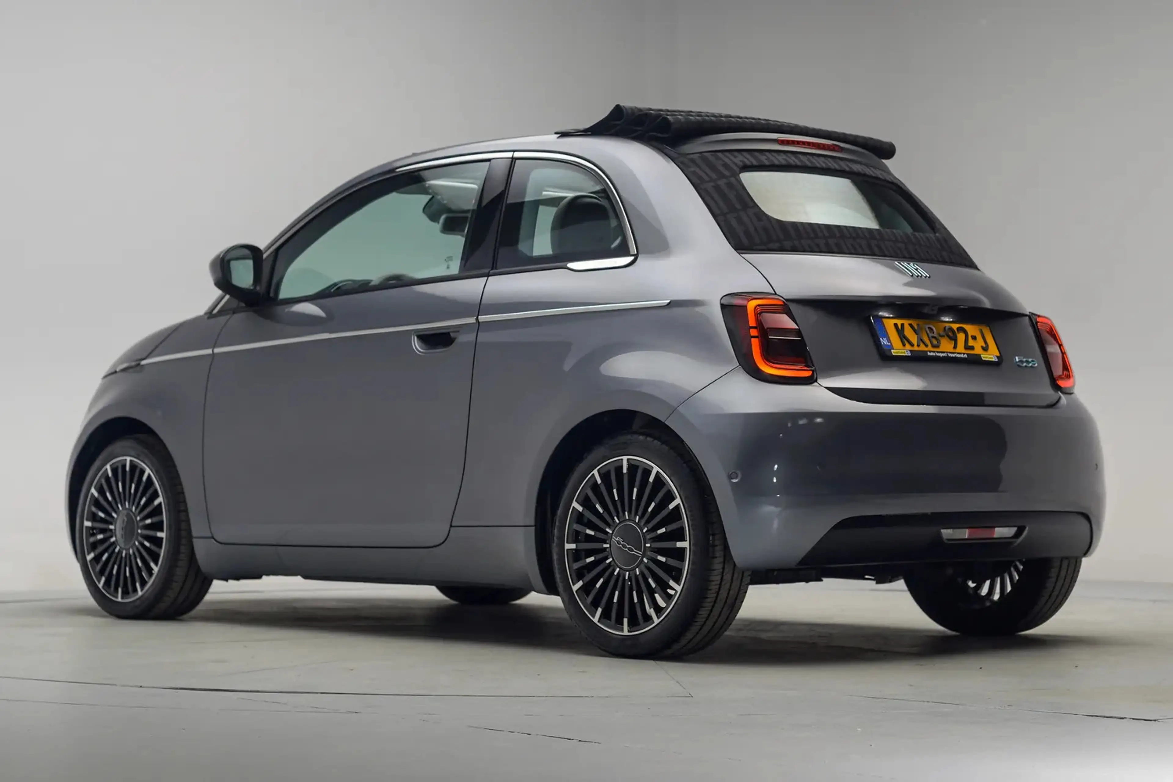 Fiat 500e CABRIO La Prima By Bocelli 42 kWh [ Adapt.cruise J — photo 3