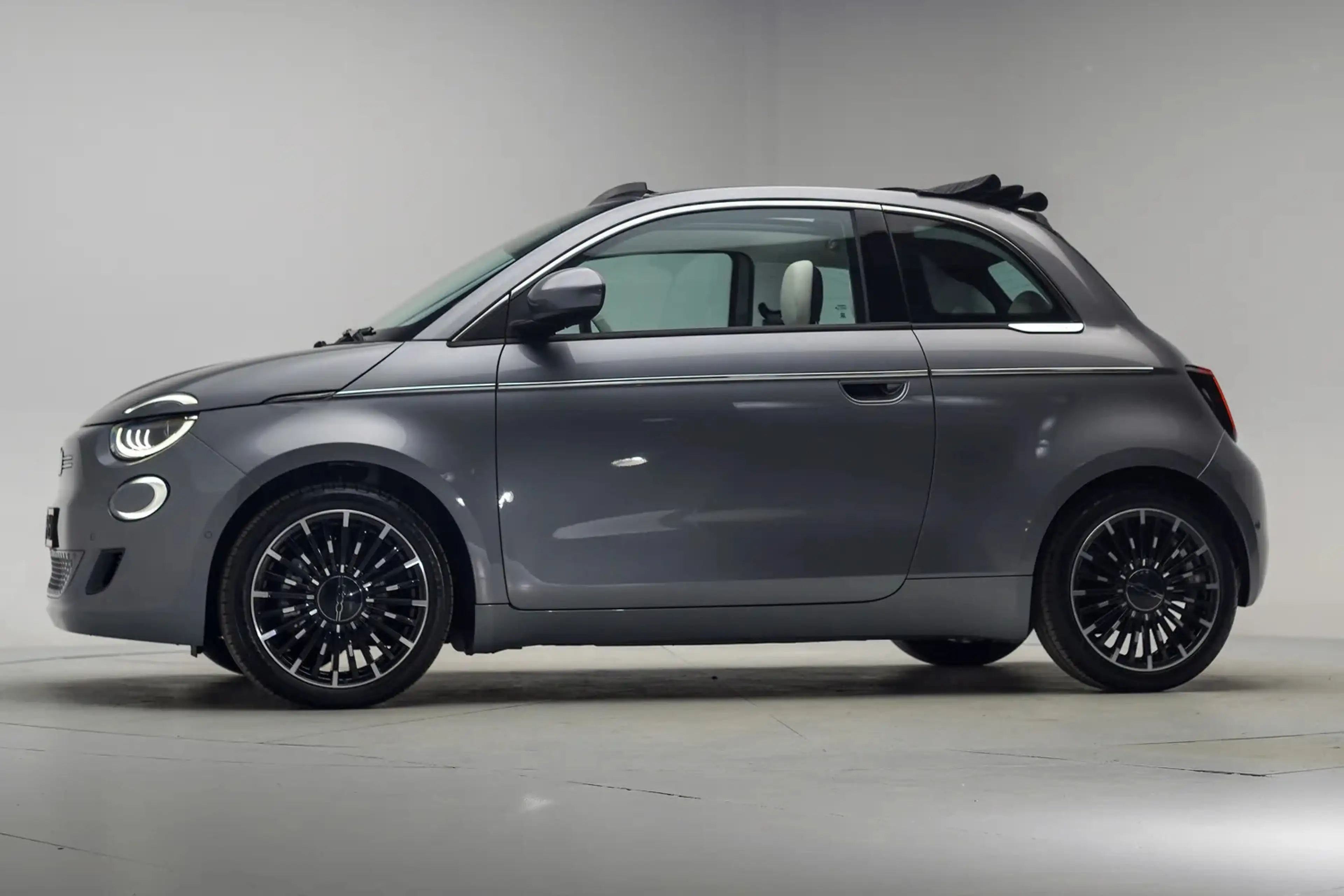 Fiat 500e CABRIO La Prima By Bocelli 42 kWh [ Adapt.cruise J — photo 2