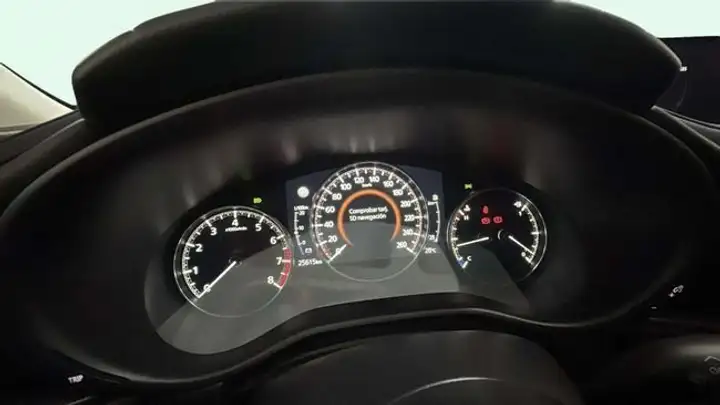 Mazda CX-30 2025, foto 13