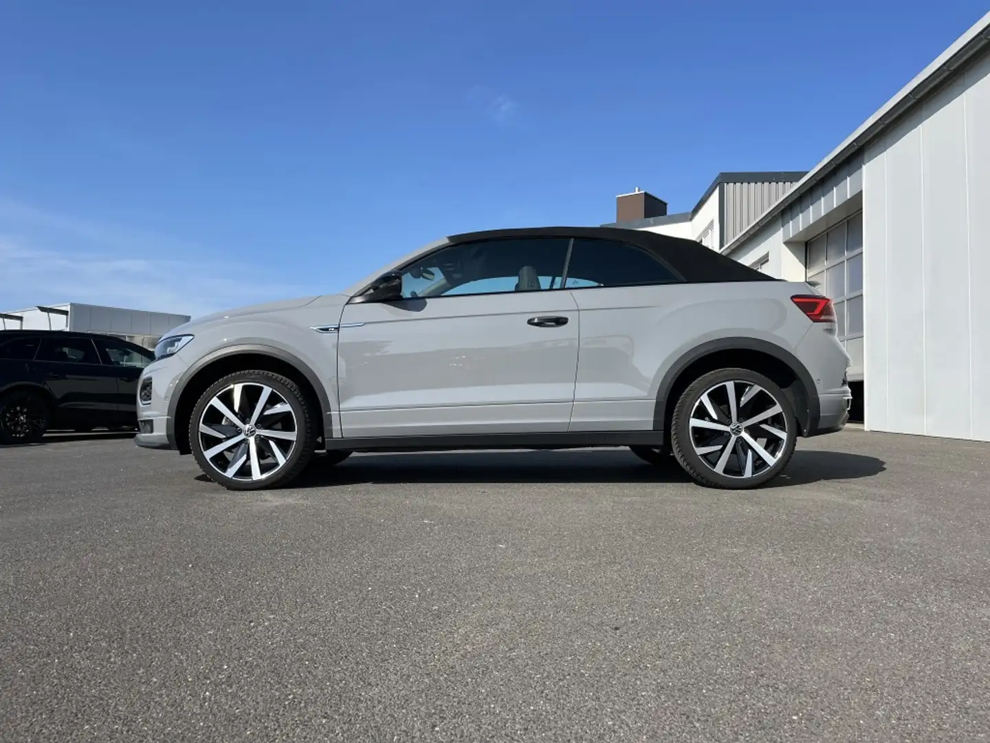 Volkswagen T-Roc Cabriolet 1.5 TSI DSG R-Line 188€ m. 20% Anzahlu Grau - 2