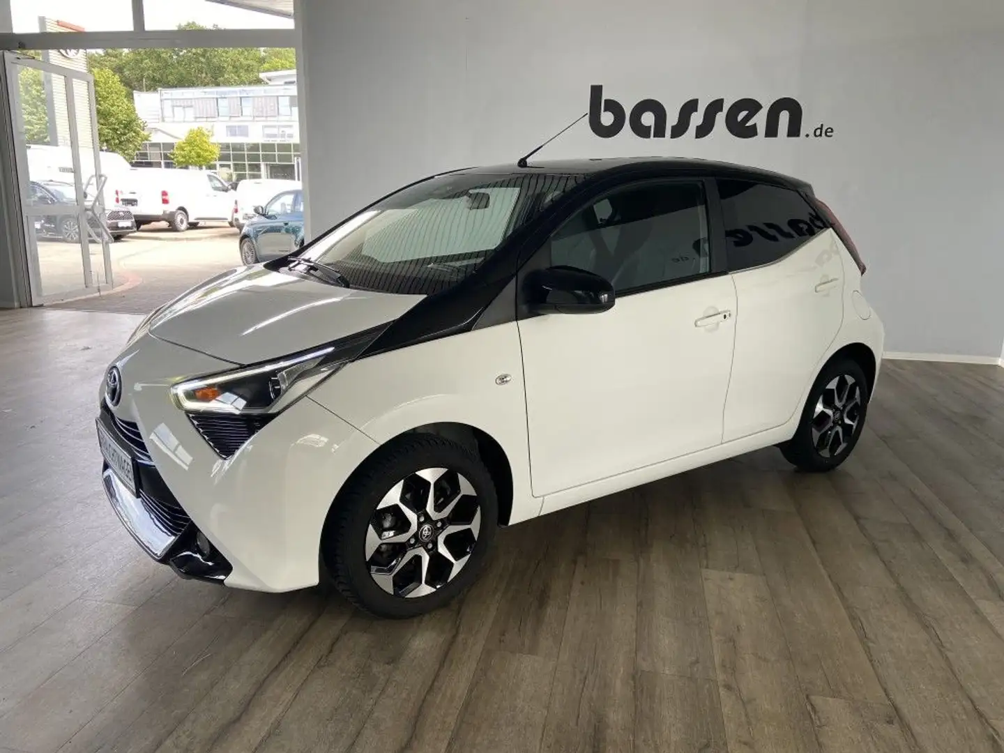 Toyota Aygo x-final Weiß - 2