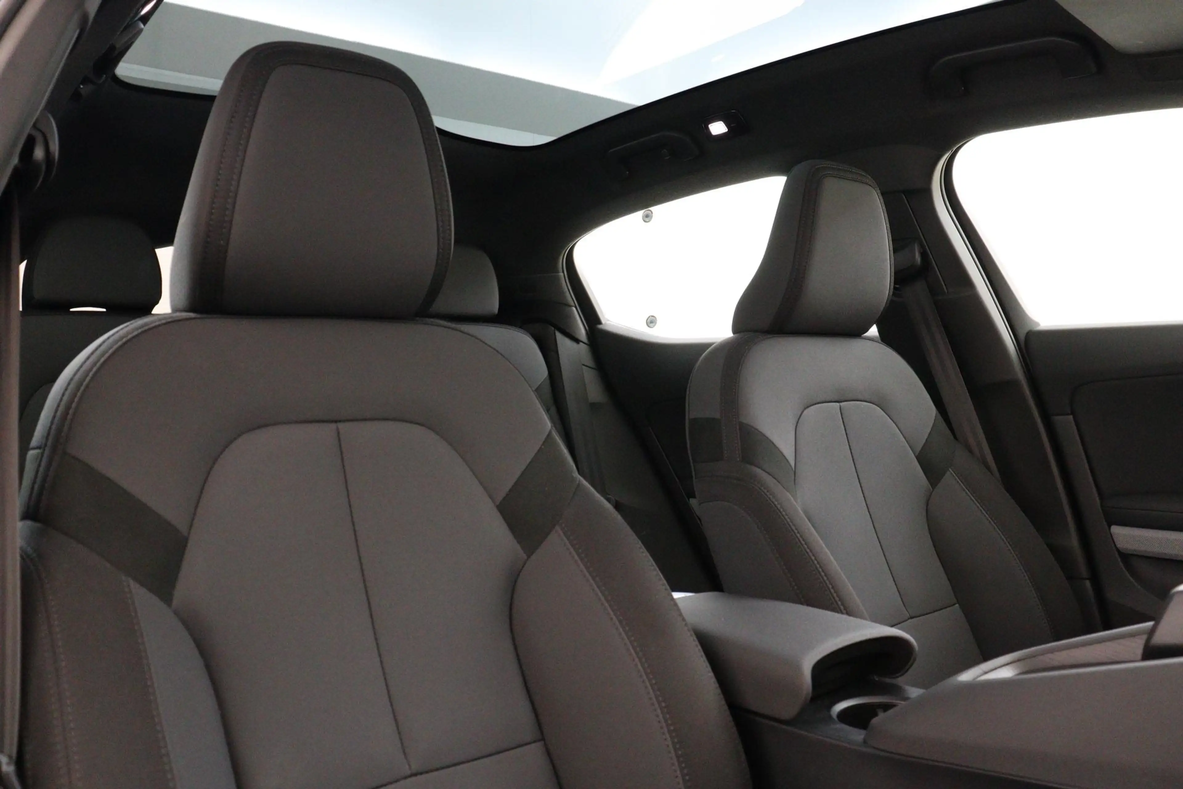 Polestar 2 LONG RANGE DUAL MOTOR LAUNCH EDITION 78kWh -PANO.D — photo 12