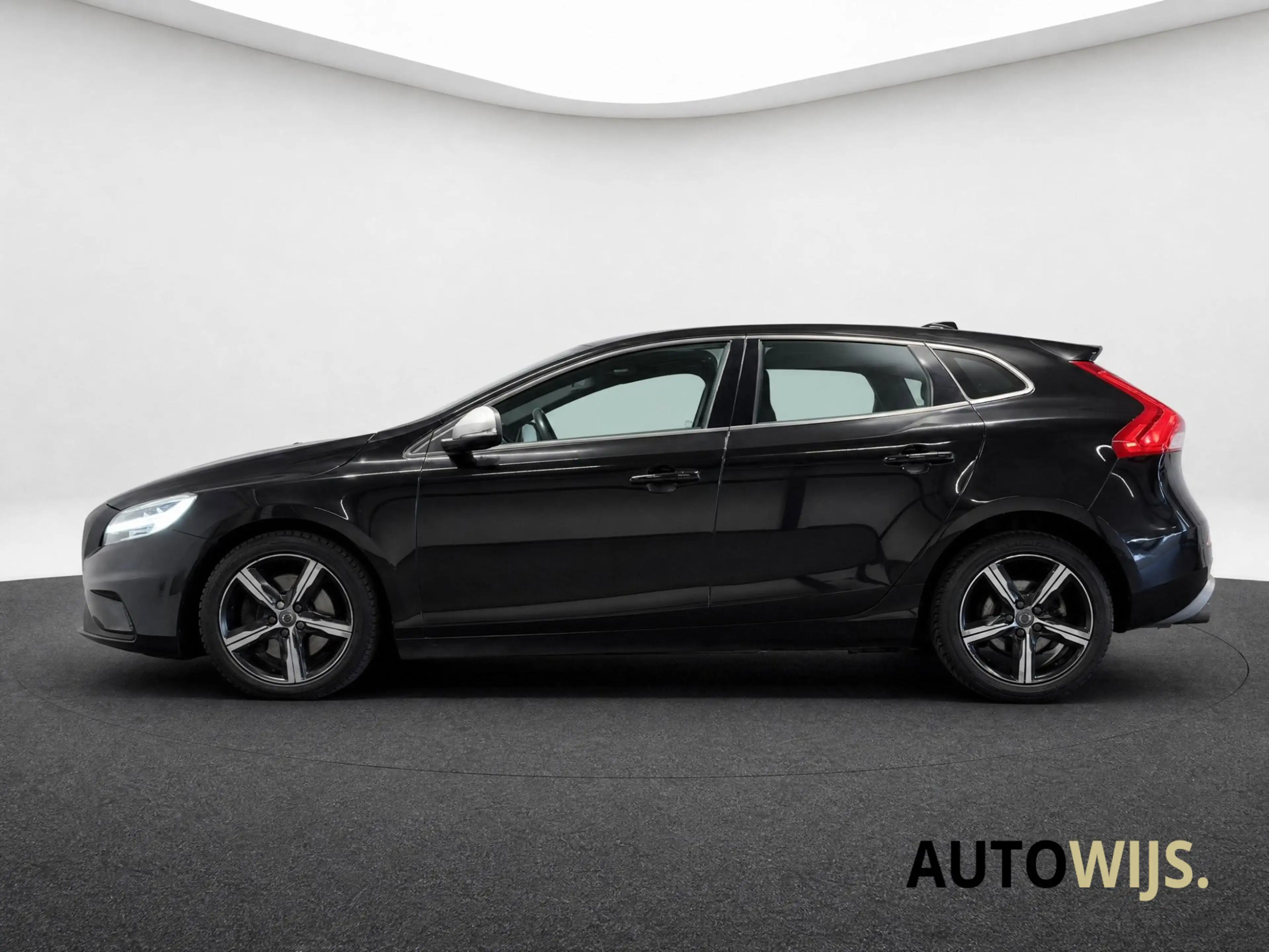 Volvo V40 2.0 D2 Kinetic|R-DESIGN|AUT|ALCANTARA|120PK|NAVI|G — photo 10