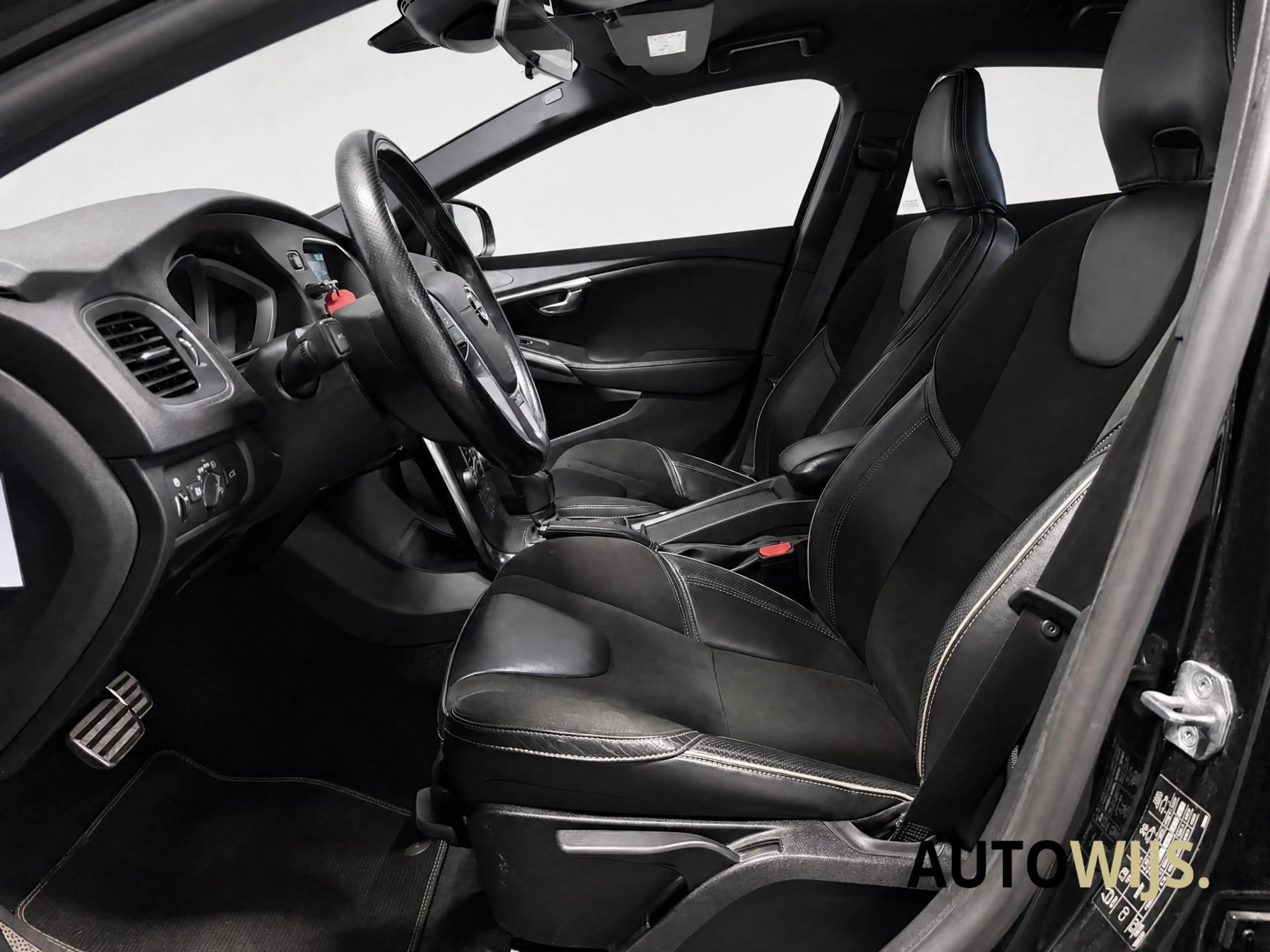 Volvo V40 2.0 D2 Kinetic|R-DESIGN|AUT|ALCANTARA|120PK|NAVI|G — photo 5