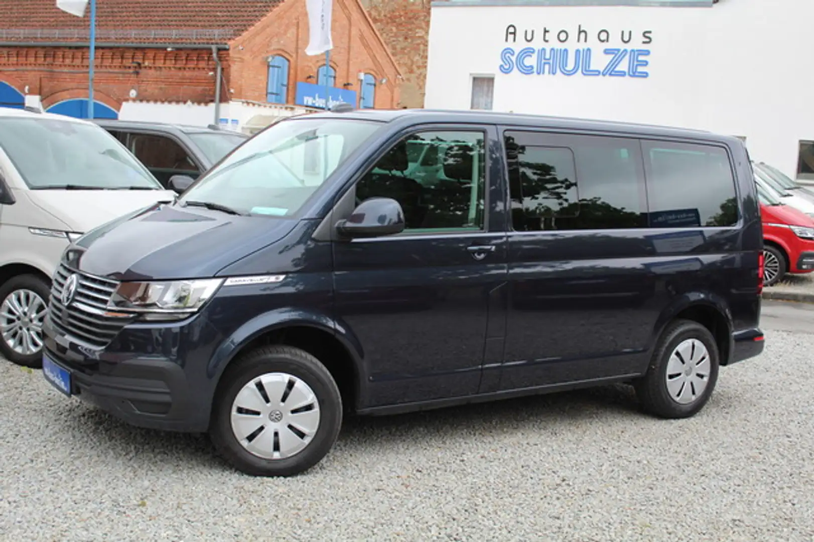 Volkswagen T6.1 Caravelle 8-Sitzer 150PS DSG Navi AHK GRA Modrá - 1
