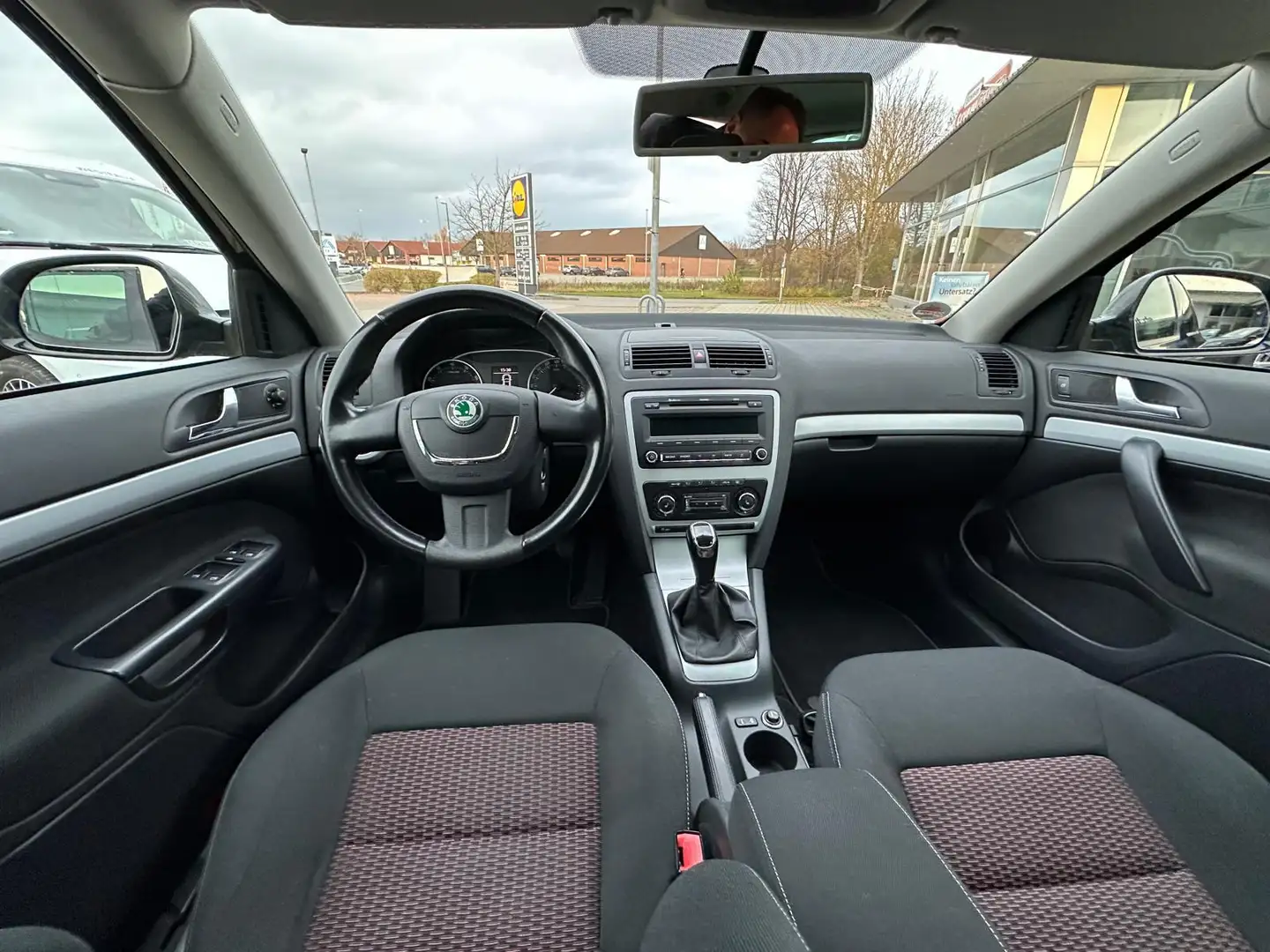 Skoda Octavia 1.4TSI Sport Edition *AHK *SHZ *PDC Schwarz - 2