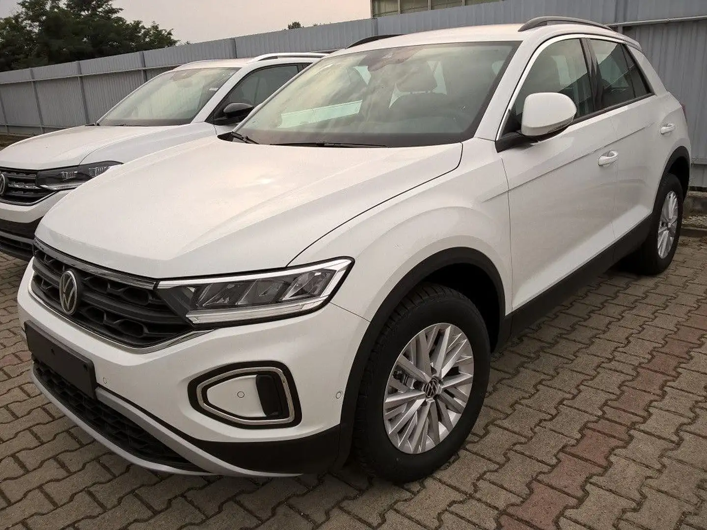 Volkswagen T-Roc 1,5 TSI Life ACC LED SHZ App Ready Kam Weiß - 1