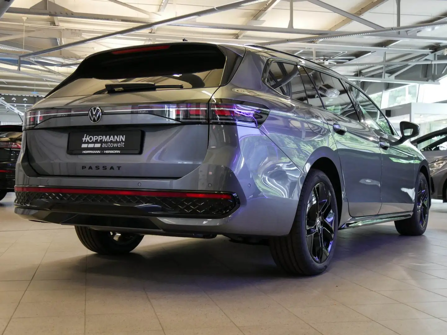 Volkswagen Passat Variant Passat R-Line 1,5 l eHybrid DSG Pano,NAVI,AHK Grau - 2