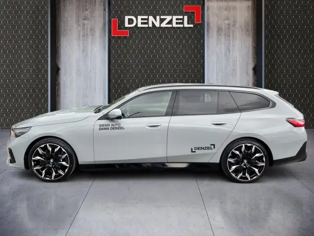 BMW i5 xDrive40 Touring Ansicht 2